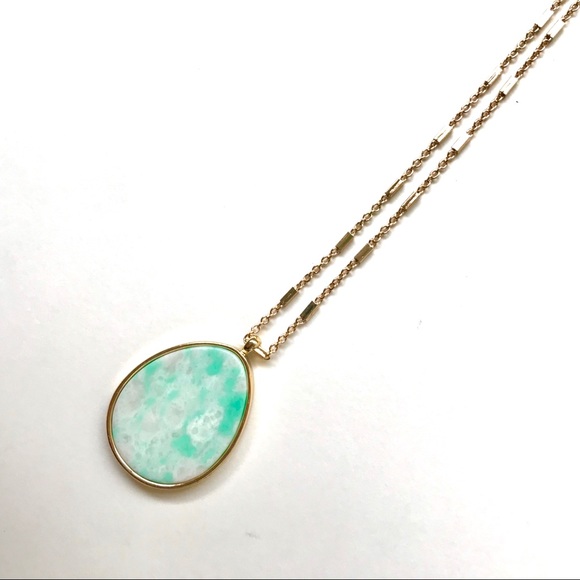 Jewelry - Aqua sone and gold necklace